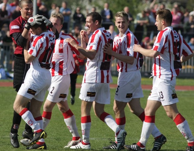 Piłkarze Resovii Rzeszów długo się męczyli, ale ostatecznie mogli cieszyć się ze zwycięstwa.