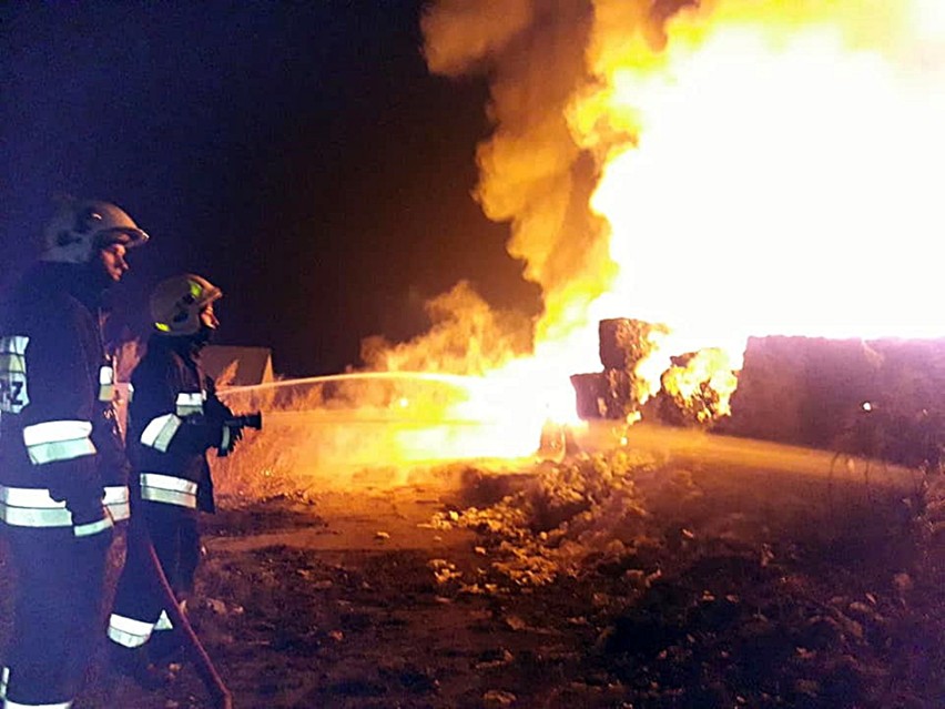 Gmina Stara Dąbrowa. Wielki pożar na składowisku odpadów. 30 strażaków w akcji [ZDJĘCIA, WIDEO]