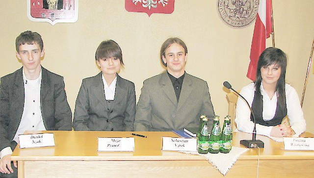 Od lewej: sekretarz Daniel Szulc, wiceprzewodnicząca Maja Prawdzik, przewodniczący Sebastian Szpak i wiceprzewodnicząca Paulina Wiśniewska