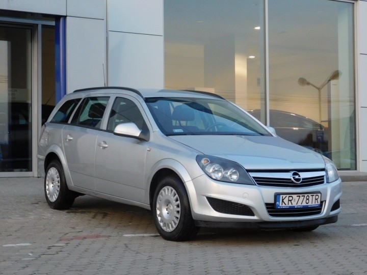 3. Opel Astra. Silnik 1,7 diesel, rok produkcji 2012, cena...