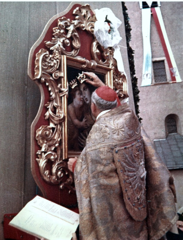 Koronacja obrazu Matki Bożej Myślenickiej przez kard. Karola Wojtyłę