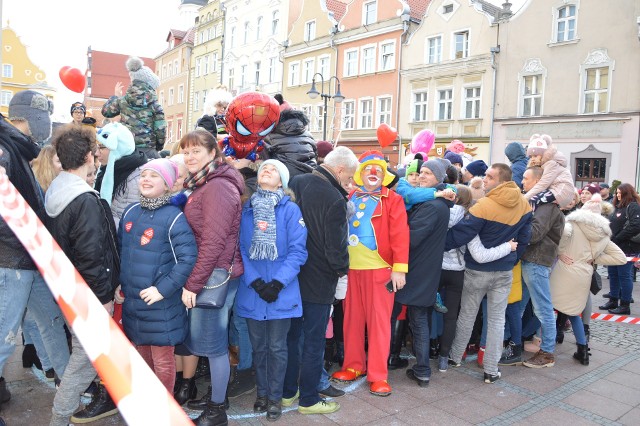 WOŚP 2020 w Opolu. Ściskawa i kwesta na opolskim Rynku.