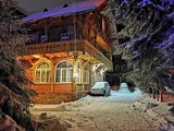 Najpiękniejsza wieś Dolnego Śląska zimą. Urokliwy kurort pod śniegiem zachwyca
