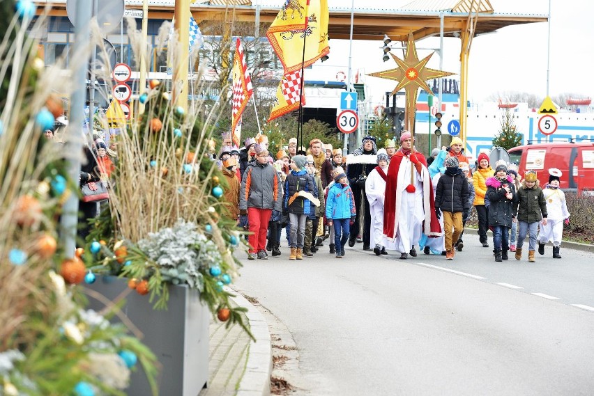 Orszak Trzech Króli w Świnoujściu 2019 przeszedł ulicami miasta [ZDJĘCIA, WIDEO]