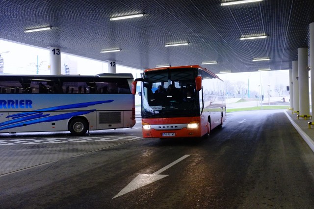 Od poniedziałku autobusy zamiast pociągów na trasie do Warszawy
