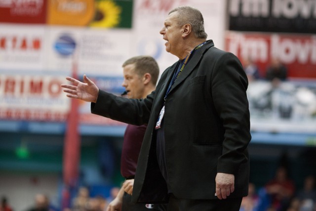 Trener Zbigniew Pyszniak postanowił odpocząć od trenerki i przekazał pałeczkę swemu asystnetowi