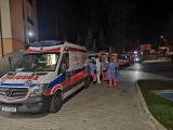 Dantejskie sceny na oddziale ratunkowym szpitala w Ostrowcu. Jest zakorkowany. Pacjenci czekają w karetkach po kilka godzin [ZDJĘCIA]