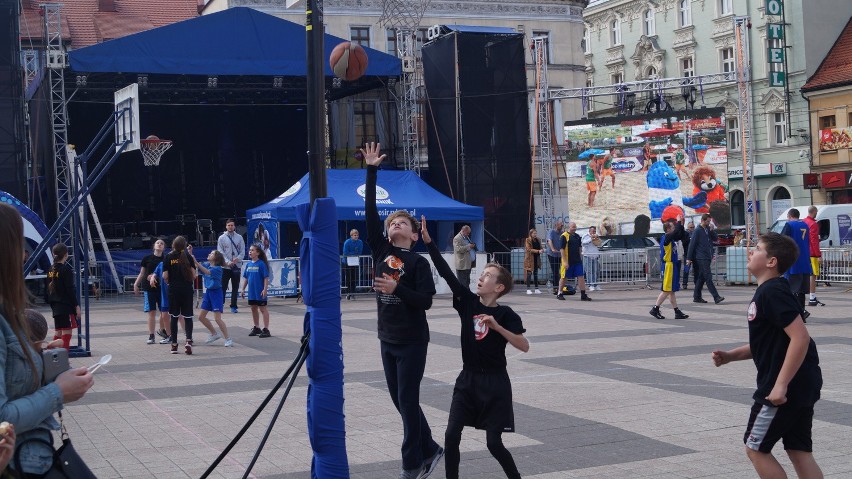 Rybnik: Turniej koszykówki ulicznej na rynku