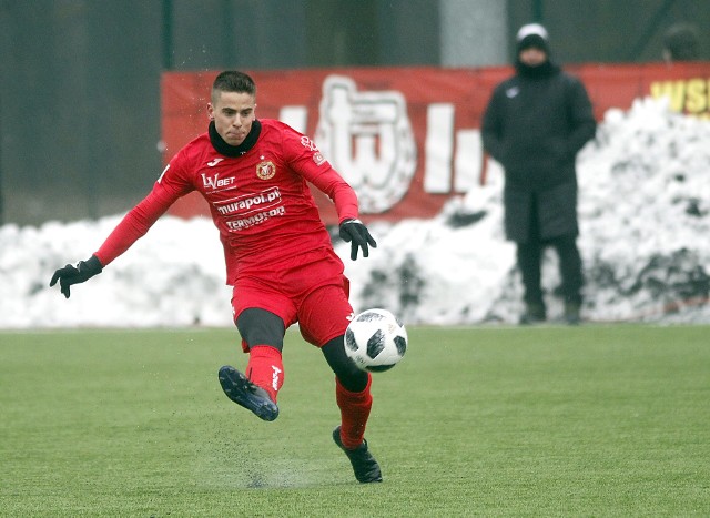 Widzew Łódź pokonał w piątym meczu sparingowym GKS Tychy 3:2. Mecz rozegrano w trudnych zimowych warunkach, na boisku w Parku 3 Maja, w środę 13 lutego. 