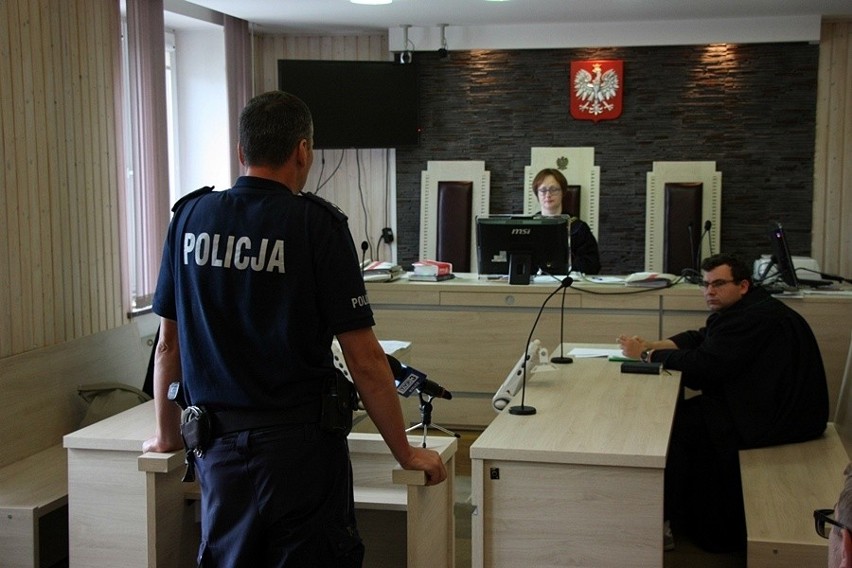 W sądzie w Skarżysku rozpoczął się proces pijanej matki, która urodziła pijaną córeczkę