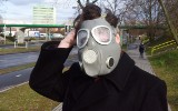 Koronawirus w Lubuskiem. Mieszkaniec w masce gazowej apeluje do nas wszystkich