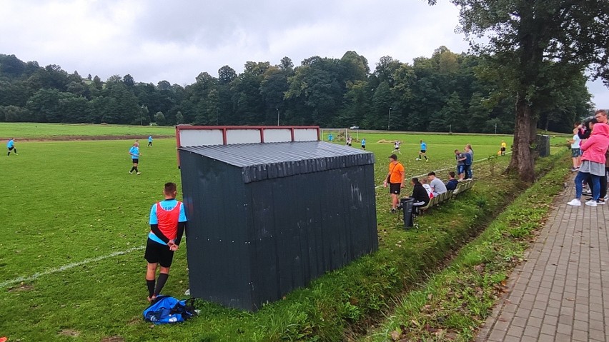 Kibice obejrzeli emocjonujące spotkanie HALO Hyżne - Jawor...