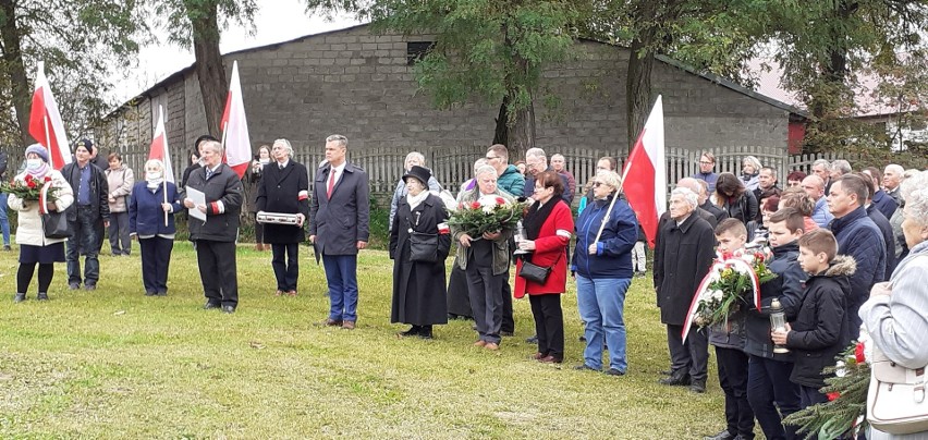 77 lat temu na polach Kociny i Krzczonowa rozbił się aliancki samolot. Społeczność gminy pamięta o tamtych wydarzeniach [ZDJĘCIA]