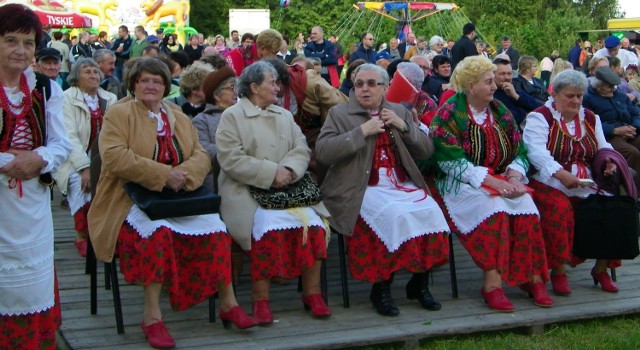 Uczestnicy niedzielnej majówki w Moskorzewie, na której obchodzono Święto Pieroga.