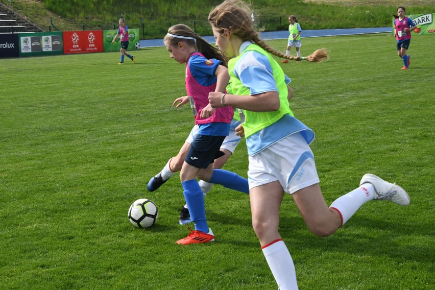 Futbolistki Gminy Brody Team wygrały w Nowinach Turniej Z Podwórka na Stadion o Puchar Tymbarku. Na Marysię Zając zwrócił uwagę trener kadry