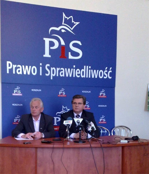 Konferencja posła Czesława Hoca (od prawej).