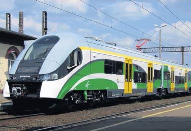 Pociąg "Słoneczny" Kolei Mazowieckich wydłuża swoją trasę. Zamiast kończyć bieg w Trójmieście, dowiezie turystów do Ustki.