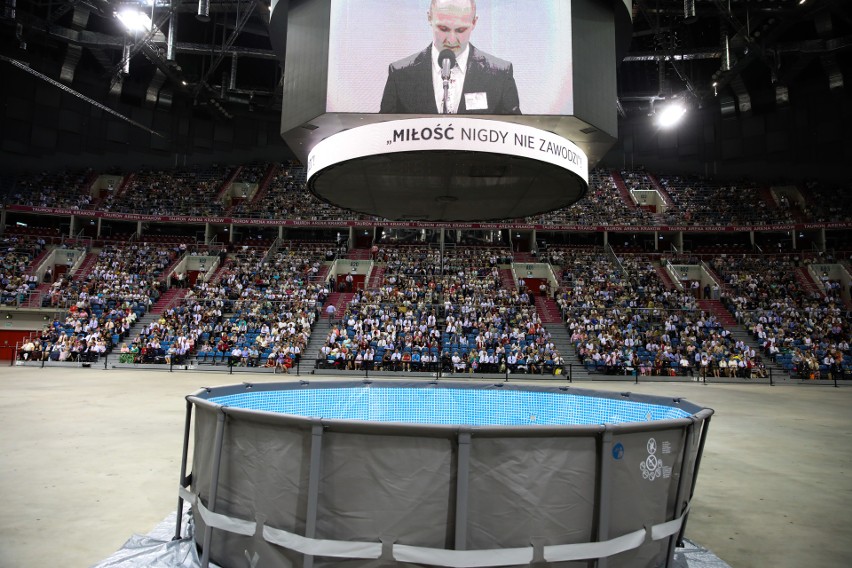 Kraków. Spotkanie 10 tysięcy Świadków Jehowy w Tauron Arenie