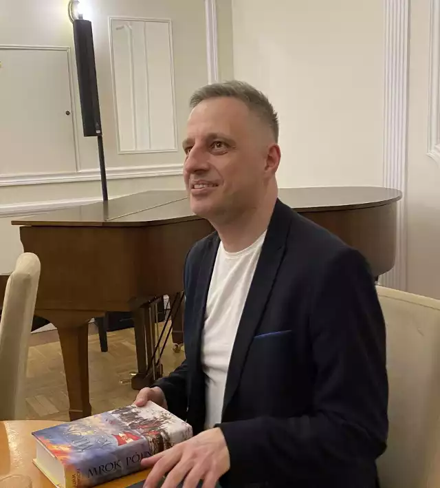 Adam Stawicki podczas spotkania z krakowskimi czytelnikami