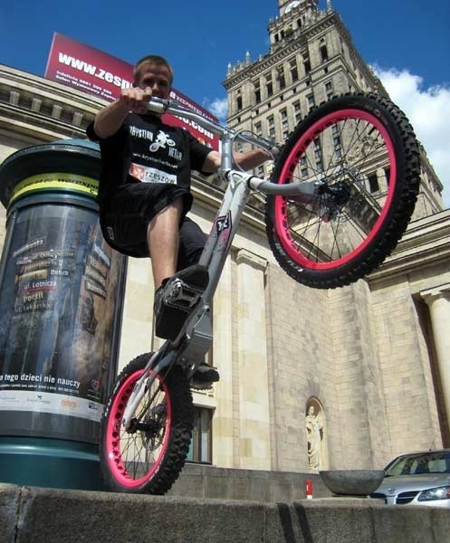 Jutro Krystian wjedzie rowerem na Pałac Kultury w Warszawie.