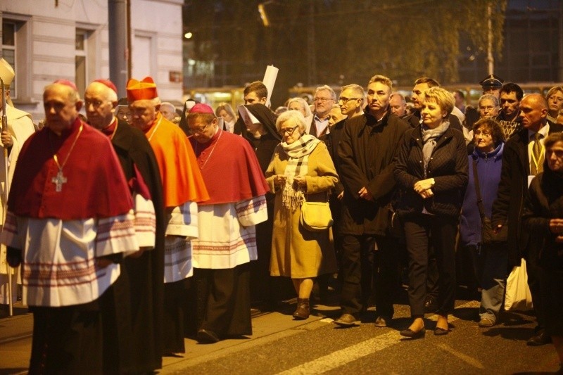 Arcybiskup Ryś  z paliuszem w dzień św. Faustyny. Zobacz, kto szedł w procesji [zdjęcia]