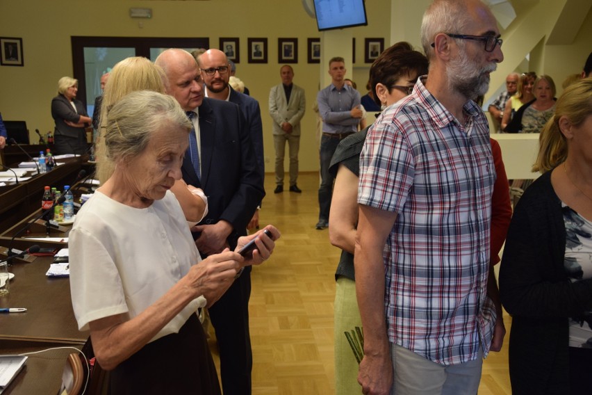 Stargard. Medal dla pani doktor. Maria Lisowska odebrała go dziś na sesji rady miejskiej   