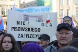 Marsz w obronie demokracji. Zobacz transparenty z Krakowa [ZDJĘCIA]
