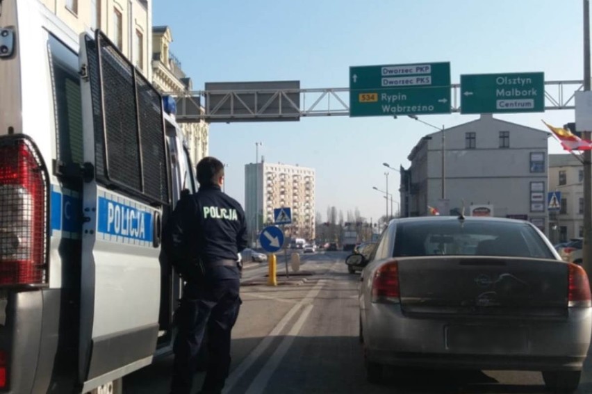 Policjant wykorzystał moment, kiedy kierowca vectry...