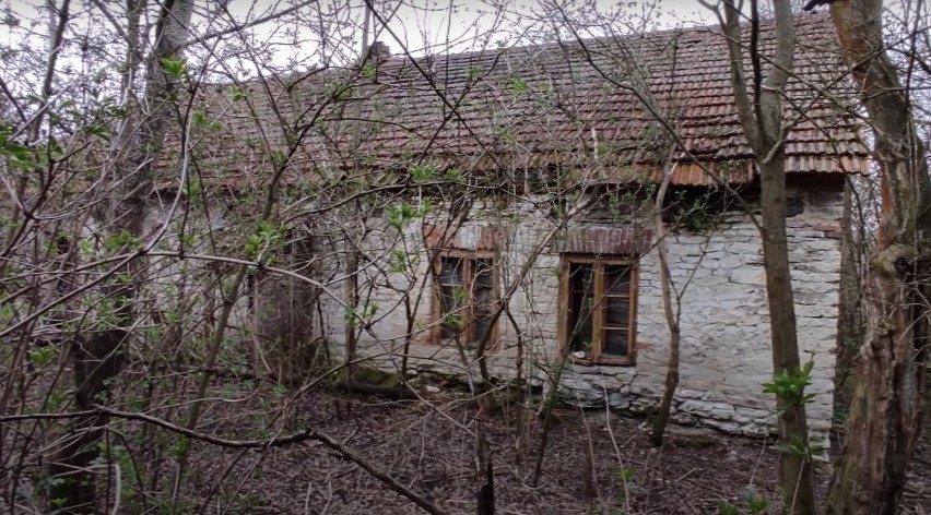 Kraków. Tak wygląda dom opuszczony ponad 30 lat temu! NIEZWYKŁY film youtubera [ZDJĘCIA, WIDEO] 30.05.2022