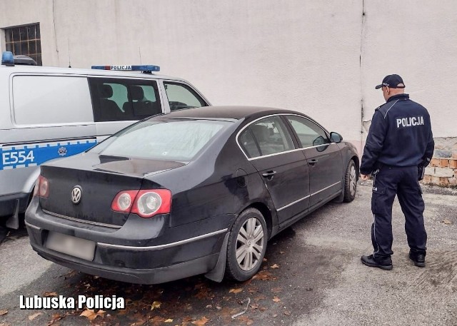 Policjanci z Gubina zatrzymali passata, który przewoził nielegalnych imigrantów.