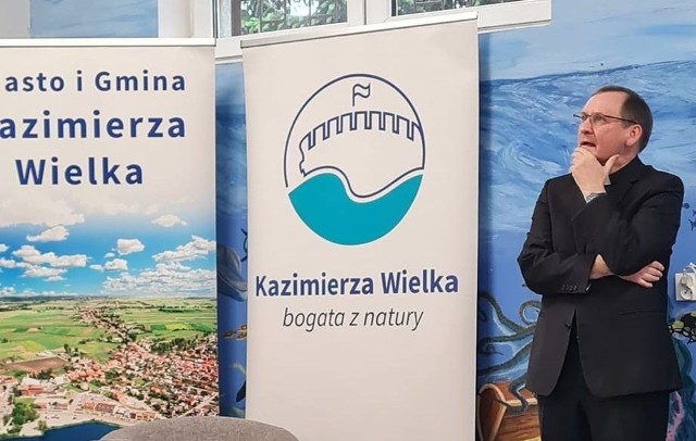 W Miejsko-Gminnej i Powiatowej Bibliotece Publicznej w Kazimierzy Wielkiej odbyło się w sobotę, 4 czerwca spotkanie z ojcem profesorem Pawłem Mazanką.