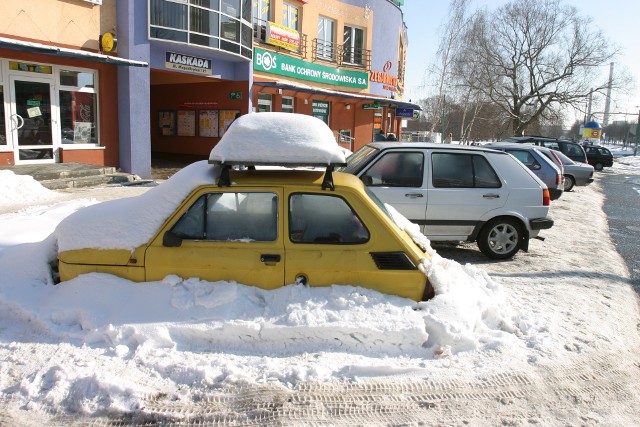 Zimy na drogach z lat 2001 do 2006 w Katowicach, Tychach, na gierkówce. Oto z czym zmagali się kierowcy