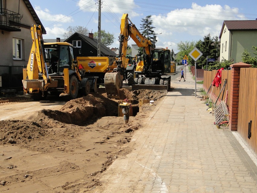 W Radomiu prowadzone są prace przy wymianie rur kanalizacyjnych i wodociągowych na ulicy Średniej, jest wyznaczony objazd