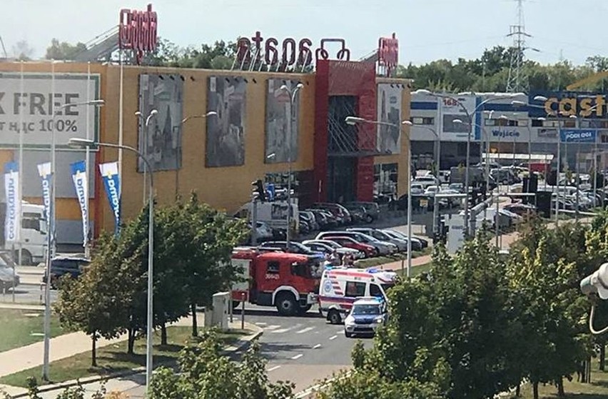 Strażacy zabezpieczyli miejsce wypadku, odłączyli...