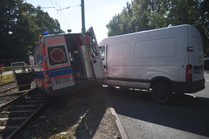Wypadek karetki w Katowicach