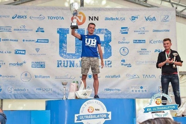 Andrzej Wereszczak z grupy biegowej HRmax Żory jako pierwszy Polak zwyciężył w ultramaratonie nad węgierskim jeziorem Balaton