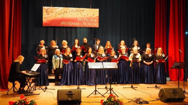 W Domu Kultury w Przysusze, w sobotę zaprezentowały się chóry na scenie