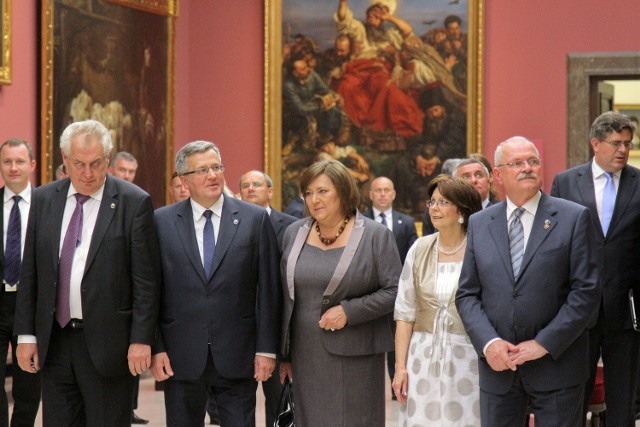 Od lewej: prezydent Czech Milosz Zeman,prezydent RP Bronisław Komorowski z żoną Anną, Silvia Gaszparovicz i prezydent Słowacji Ivan Gaszparovicz.