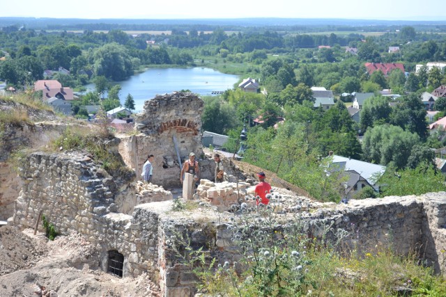 Na górnym zamku biskupów krakowskich w Iłży trwa kolejny etap prac archeologicznych pod kierownictwem doktora Zbigniewa Lachowicza. Naukowcy odkryli cztery nowe pomieszczenia.