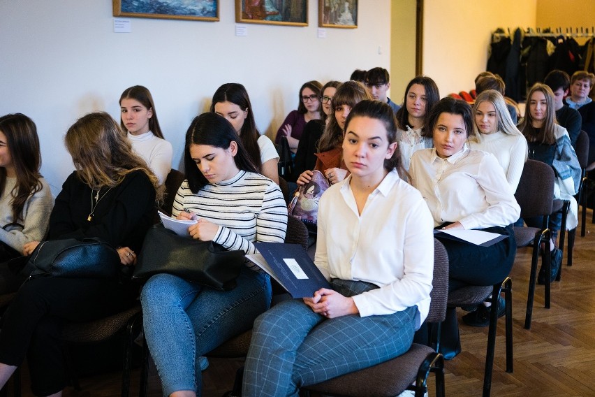 Szczecin: Uczniowie wzięli udział w akcji "Młodzieży czytanie" w Książnicy Pomorskiej [WIDEO, ZDJĘCIA]