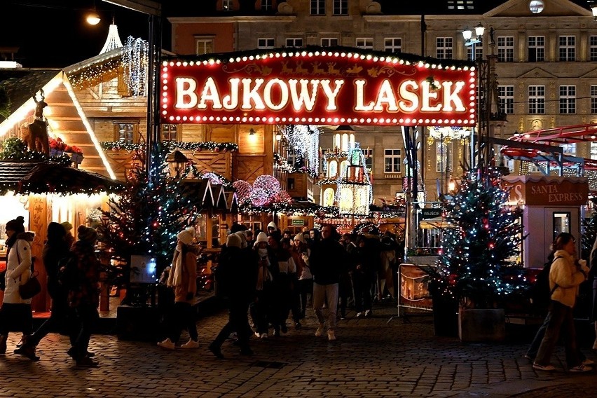 Na Jarmark Bożonarodzeniowy we Wrocławiu komunikacją miejską? Urzędnicy proszą: zostaw auto na parkingu i przyjedź MPK