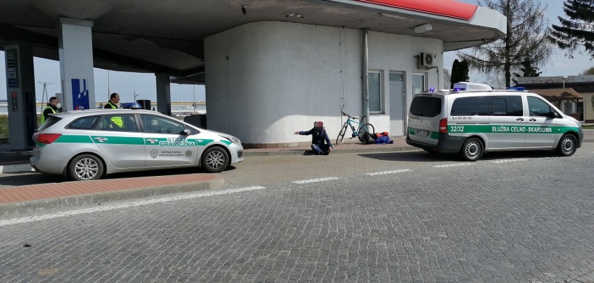 Przyjechał z Belgii do Polski na rowerze. Zatrzymały go służby w Kołbaskowie