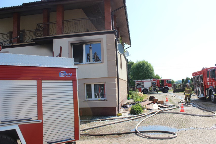 Pożar domu w Koszelach. Ogień pojawił się w środę rano