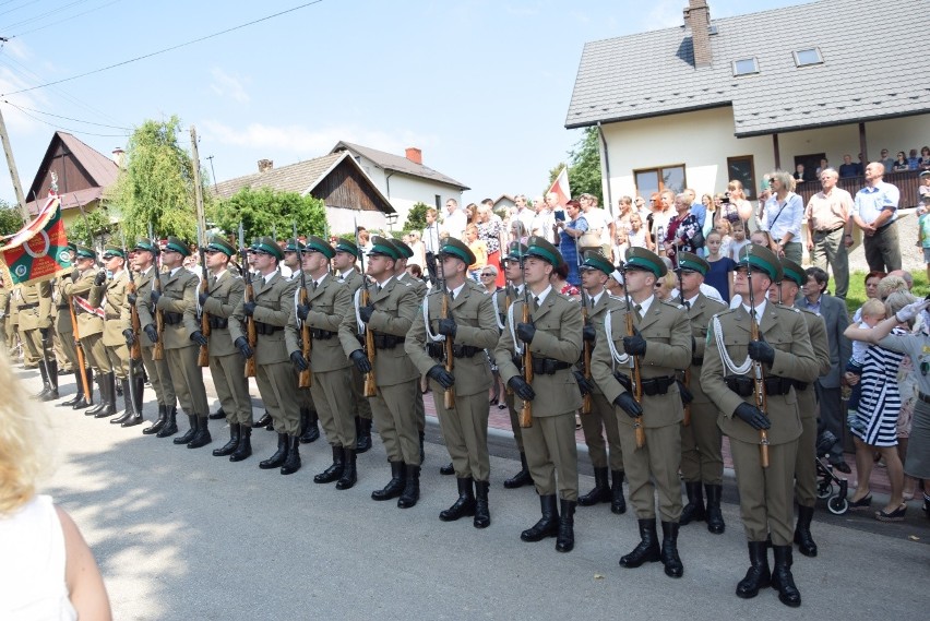 Hołd dla 30 ofiar pacyfikacji Radwanowic w miejscu kaźni hitlerowskiej. Wspomnienia bestialskiego mordu [ZDJĘCIA] 