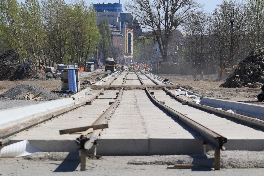 Trasa autobusowo-tramwajowa na Nowy Dwór. Rozpoczęło się betonowanie nowego wiaduktu (ZDJĘCIA)