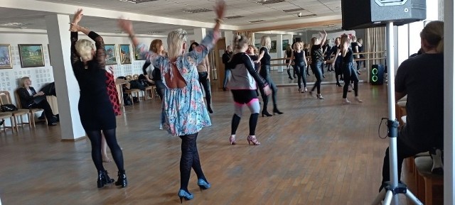 Uczestniczki ostatniej edycji wydarzenia podczas tańca fitness w Centrum Kultury w Jędrzejowie