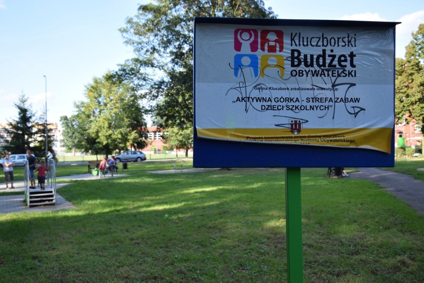 Wandale zniszczyli plac zabaw na Aktywnej Górce. Służby...