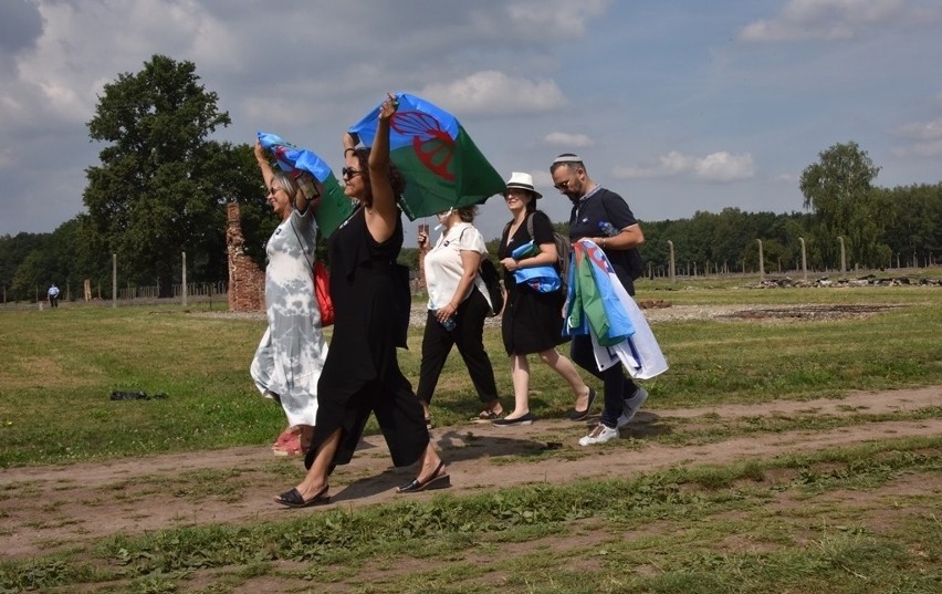 Dzień Pamięci o Zagładzie Sinti i Romów w miejscu ich kaźni [ZDJĘCIA]