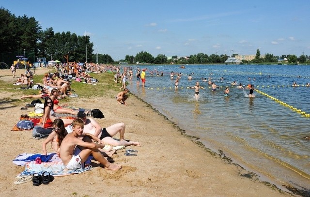 To zła wiadomość dla miłośników plażowania. A tych w Białymstoku nie brakuje. Tylko w czasie ubiegłorocznego sezonu w Dojlidach wypoczywało ponad 75 tysięcy osób.