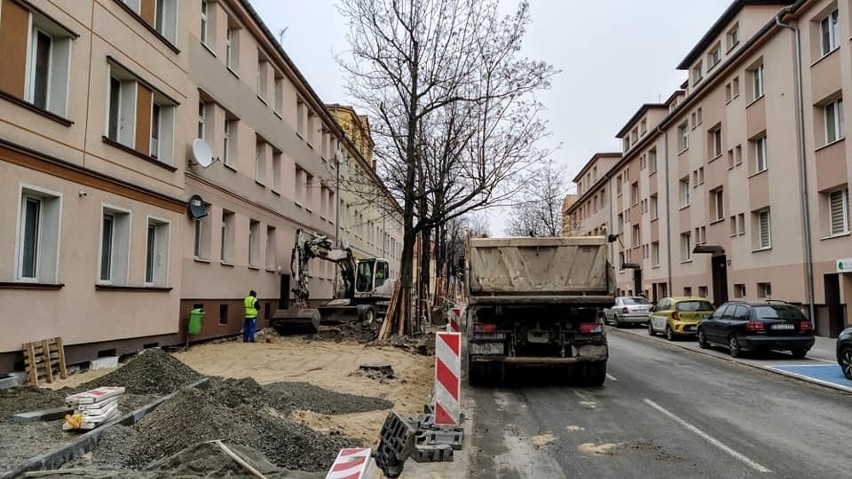 Opole. Postępują prace wzdłuż ulicy 1 Maja. Drogowcy zabrali...